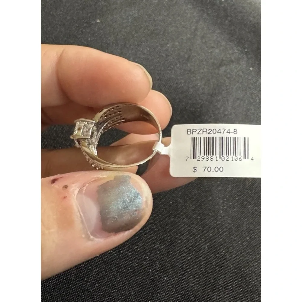 Size 8 NEW Cubic Zirconia‎ Intertwined Band /Cushion Prong Center Ring in silver